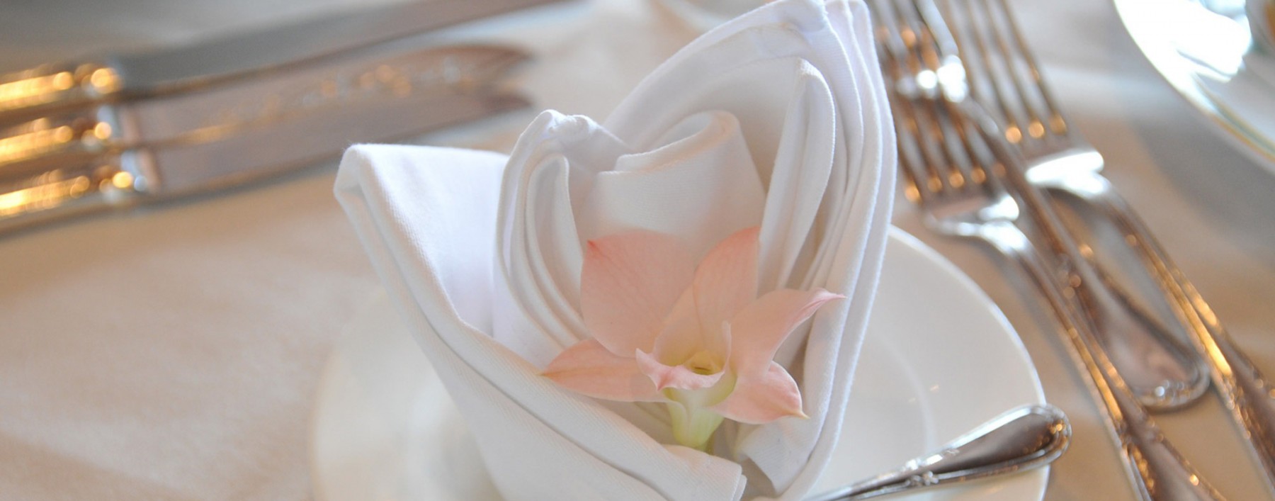 table_of_the_wedding_2_203979-2